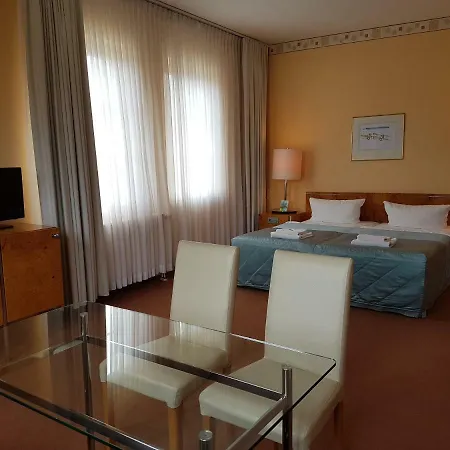 Gastehaus Sonnenstrand Monchgut * Lobbe