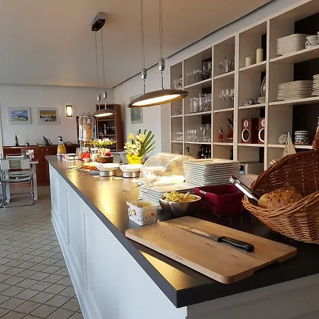 Gastehaus Sonnenstrand Monchgut Guest house Lobbe